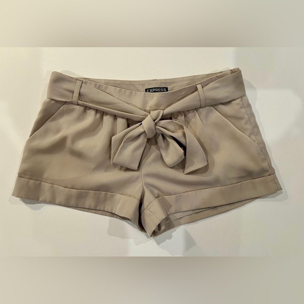 Express Obi Belt Cream Khaki Shorts Tailored Sash Cuffed Size 6